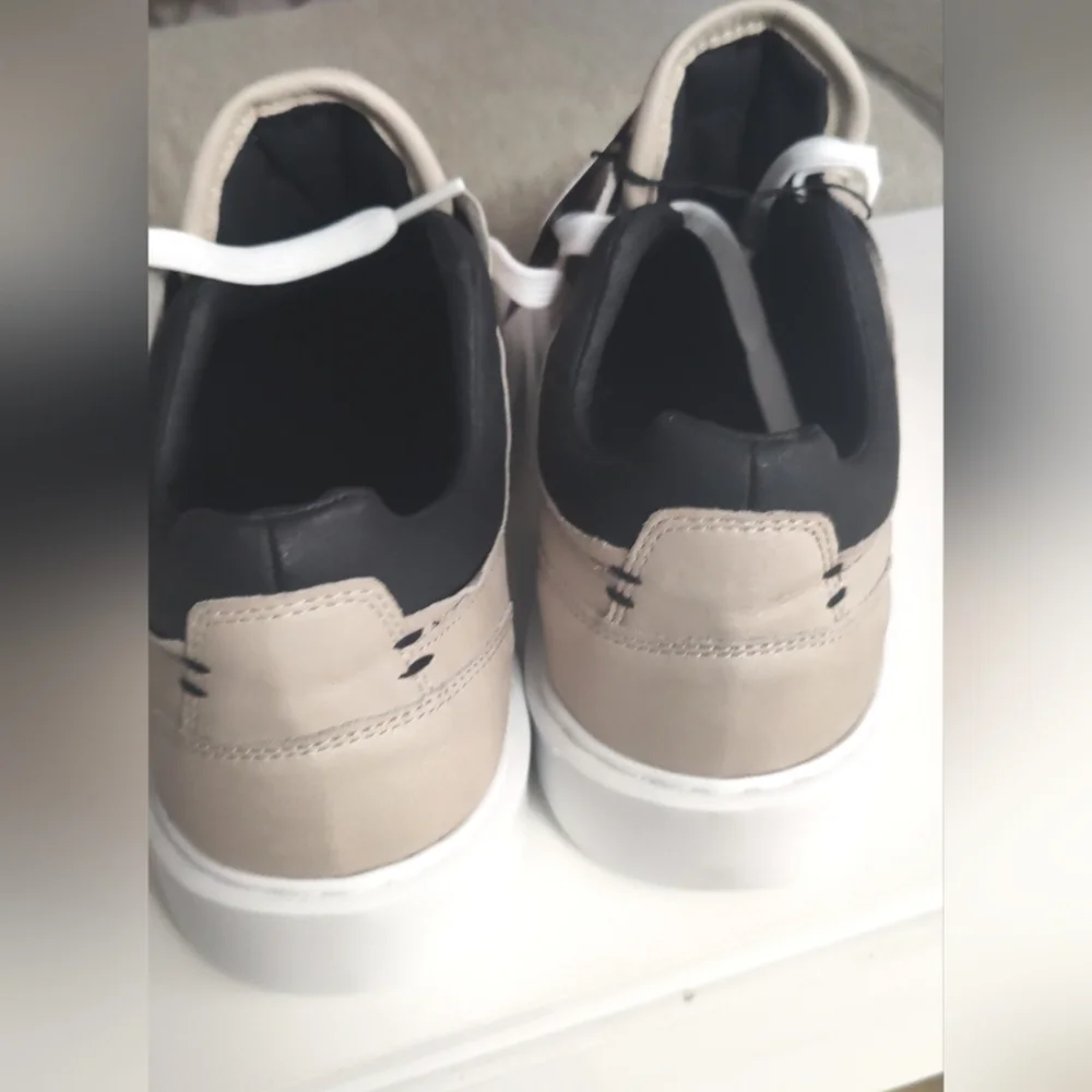 Freesoul White and‎ Black Low-Top Athletic Shoes with Leather Upper Size,,9.5